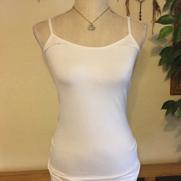 Pink & clear crystal heart pendant on chain - Picture 5 of 8